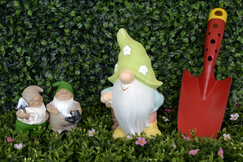 jardinerie-PUGET THENIERS-min_garden-gnome-1404358